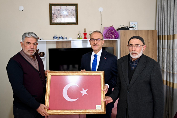 Vali Yavuz, şehit ailelerini ziyaret etti