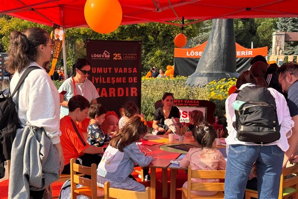 Kadıköy, LÖSEV şenliğiyle renklendi