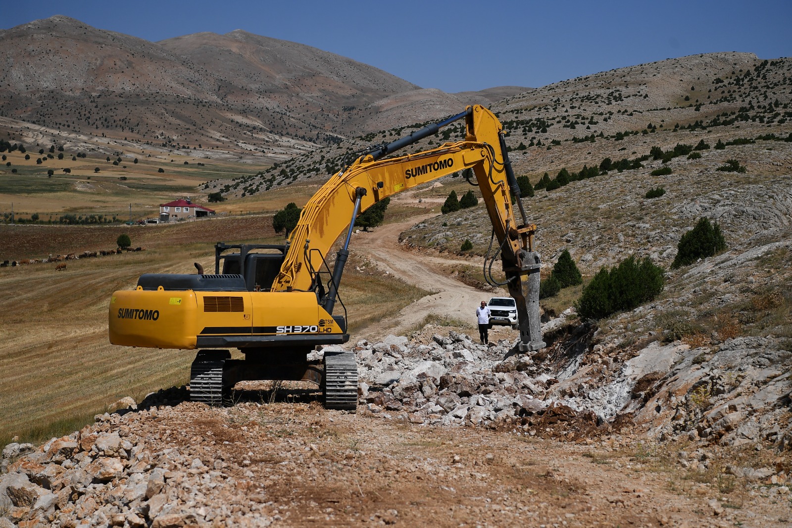 Sarız ve Pınarbaşı arasında 8 kilometrelik yolda asfalt çalışması başladı