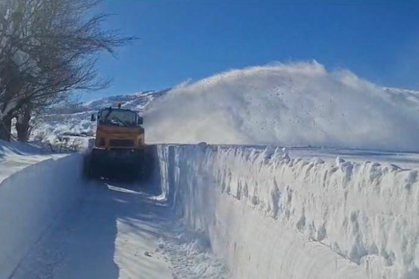 Ovacık ilçesinde karla mücadele çalışmaları devam ediyor