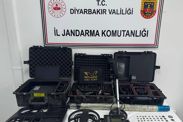 Diyarbakır’da aranan şahıslara ve kaçakçılığa yönelik operasyonlar