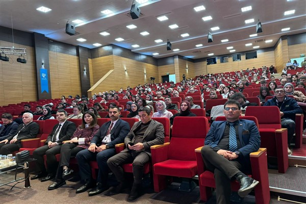 RTEÜ'de dezenformasyonla mücadele konferansı düzenlendi