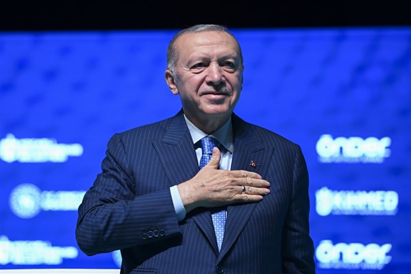 Erdoğan: Genç kardeşlerim, istiklalinizi elde etmeden istikbale yürüyemezsiniz