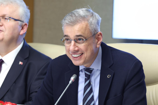 Memişoğlu: Türkiye’den İran’a 6 tırlık tıbbi yardım konvoyu gönderiliyor