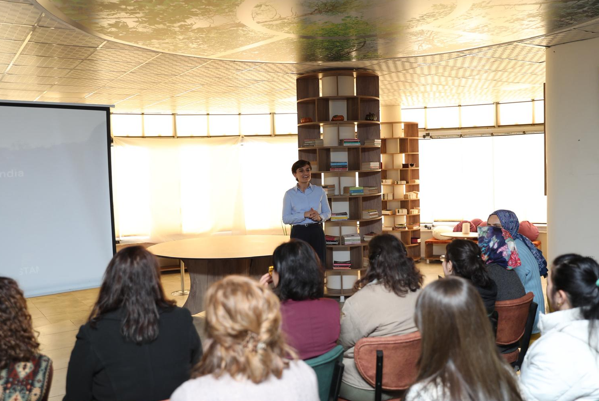 Kayapınar'da kadınlar “Period. End of Sentence” belgeselini izledi