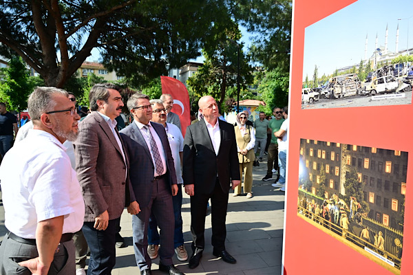 Bursa'da 15 Temmuz Demokrasi ve Milli Birlik Günü fotoğraf sergisi açıldı
