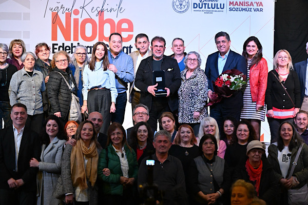 Manisa’da Nebil Özgentürk Söyleşisi gerçekleştirildi