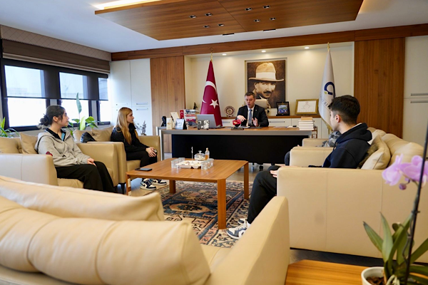 Lise öğrencileri Başkanı Sarıkurt ile kent yönetimini konuştu