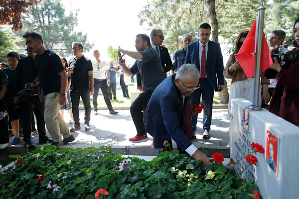 Kayseri'de 15 Temmuz'un 10. yıl dönümünde şehitlikler ziyaret edildi