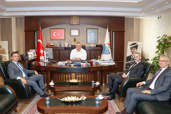 Bulgaristan Bursa Konsolosu Rusinov’dan Yalova Belediye Başkanı Gürel’e ziyaret