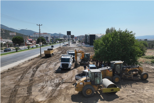 Edremit'te E-87 Karayolu'na nefes aldıracak yan yol çalışması başladı