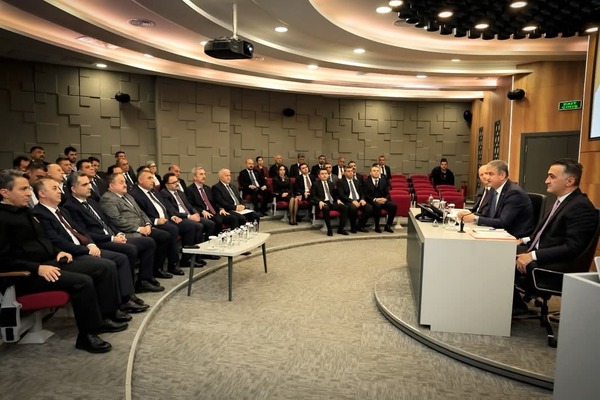 Adana’da sahipsiz hayvanlara yönelik çalışmalar değerlendirildi