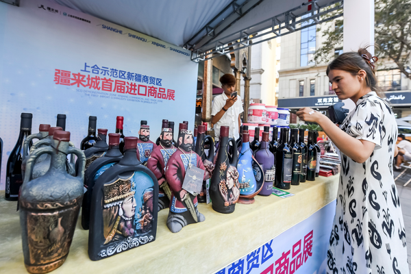 Xinjiang’ın yıllık dış ticaret hacmi ilk kez 500 milyar yuanı aştı