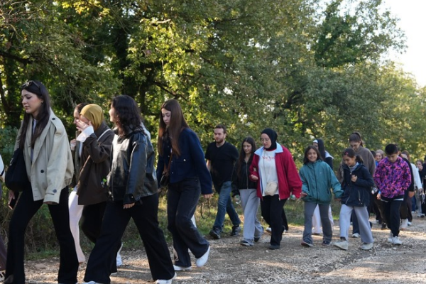 Düzce’de gençler Dünya Yürüyüş Günü kapsamında 5 kilometre yürüdü