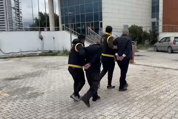 İskenderun’da aranan 2 kişi yakalandı