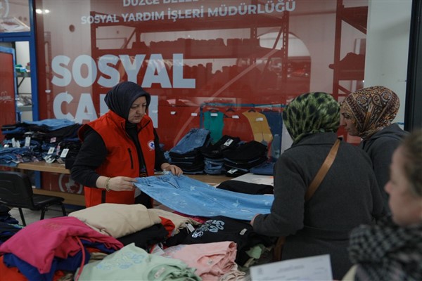 Düzce'de 1800 çocuğa bayramlık dağıtımına başlandı