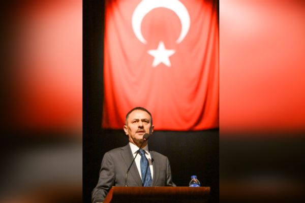 Vali Aktaş, muhtarlara verilen hizmet içi eğitim programına katıldı