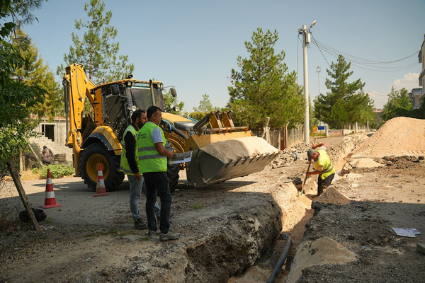Çarıklı Mahallesi’nde 15 yıllık içme suyu hattı yenileniyor