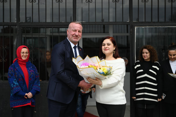 Başkan Karabatı, Adnan Menderes Ortaokulu'nu ziyaret etti