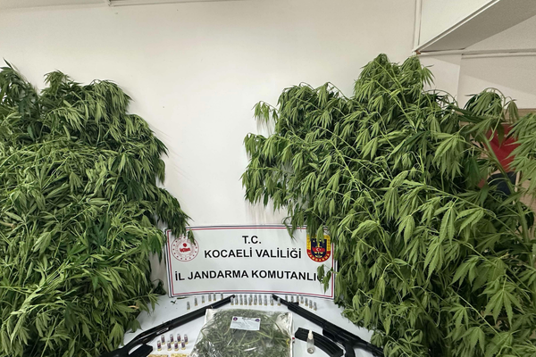 Kartepe'de uyuşturucu operasyonunda 2 kişi tutuklandı
