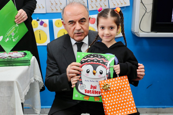 Vali Erol, karne dağıtım törenine katıldı