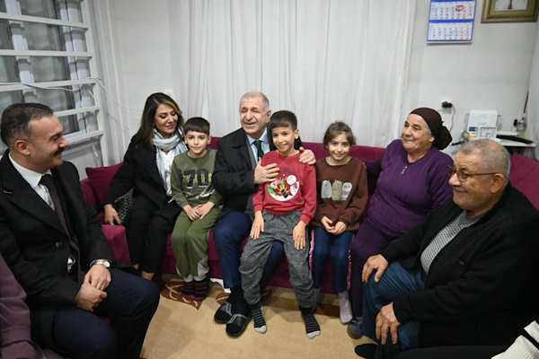 Özdağ'dan şehit ailelerine ziyaret