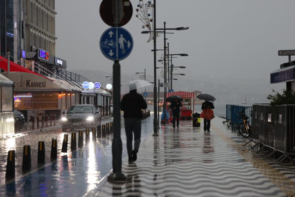 İzmir’de metrekareye 47.5 kilogram yağış düştü