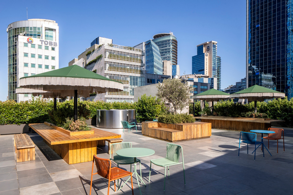 Kolektif House ve Miles & Smiles'tan yaza sinema molası