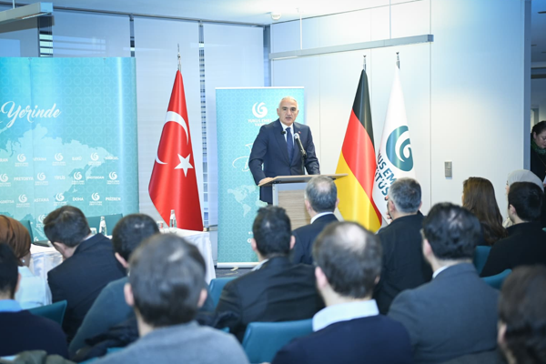 Bakan Ersoy’dan Berlin’de Yunus Emre Enstitüsü'ne ziyaret