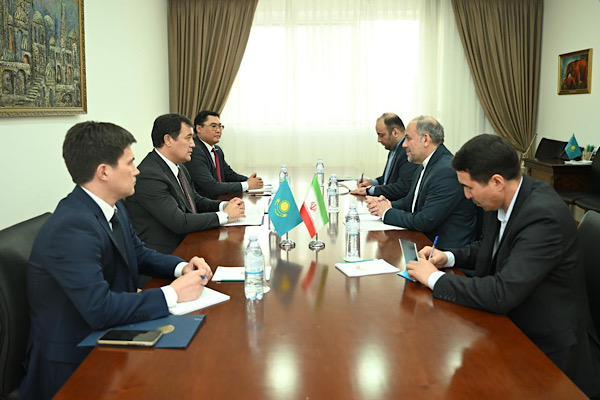 Kazakistan Dışişleri Bakan Yardımcısı Bakaev, İran Büyükelçisi Jowkar'ı kabul etti