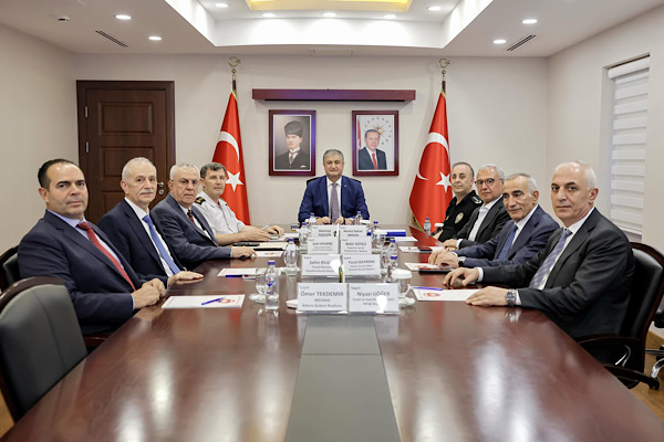 Adana'da oda, borsa ve birlik başkanlarıyla istişare toplantısı düzenlendi