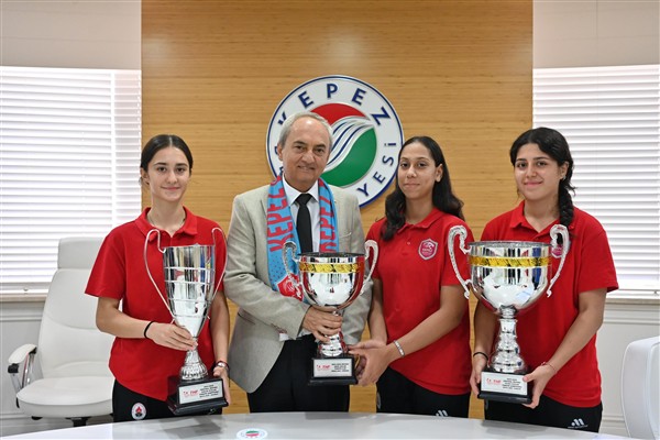 Başkan Kocagöz, hentbolcuları ağırladı 