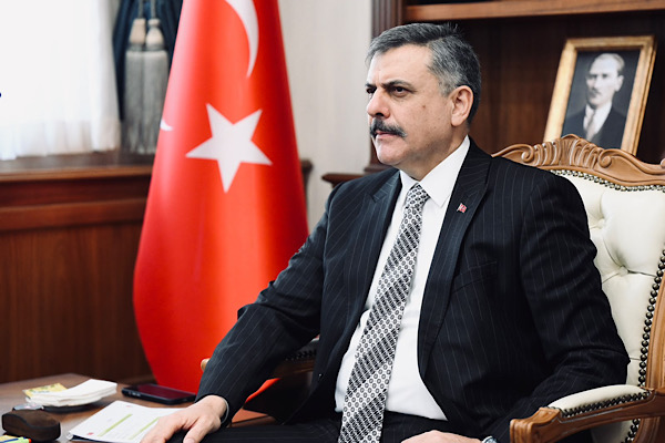 İçişleri Bakanı Çiftçi, İranlı mevkidaşı Momeni ile bir araya geldi