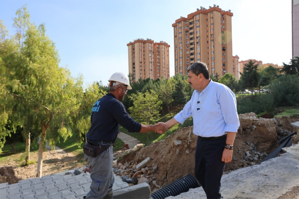 Toroslar Belediye Başkanı Yıldız sağanaktan etkilenen mahalleleri inceledi