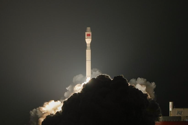 Çin, uydu internet teknolojisi için yeni uydu fırlattı