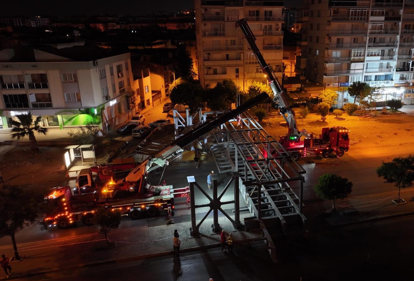 Yeni Girne Caddesi'nde üst geçit çalışması