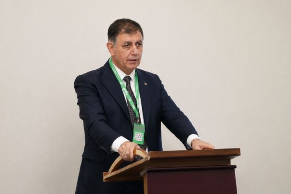 Başkan Tugay Mahalle Bostanlarını ziyaret etti