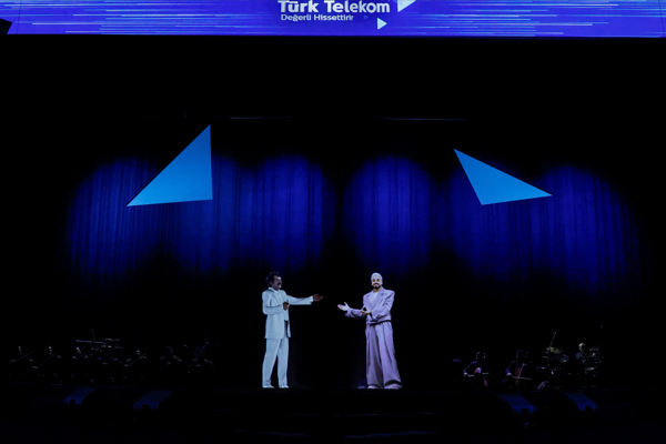 Türk Telekom ‘Herkes için 5G’ dedi ve AKM’de 5G ile gövde gösterisi yaptı