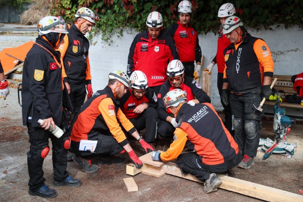 İzmir'de bölgesel afet tatbikatı gerçekleştirildi