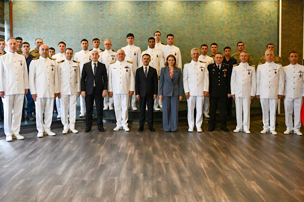 Vali Aktaş’tan Deniz Eğitim ve Garnizon Komutanlığı'na bayram ziyareti