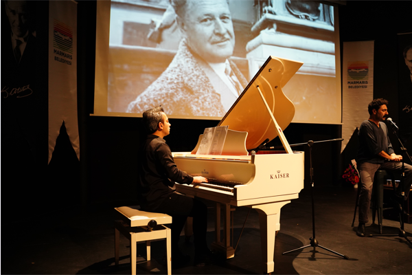 Marmaris’te, Nazım Hikmet notalar ve şiirlerle anıldı