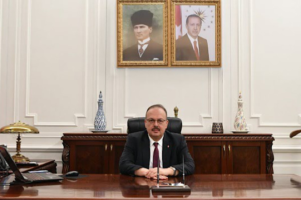 Vali Canbolat, Başak Çocuk Evi'ni ziyaret etti
