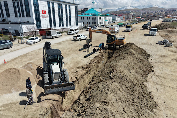 Van’da 30 metrelik yeni yol güzergahında çalışmalar sürüyor