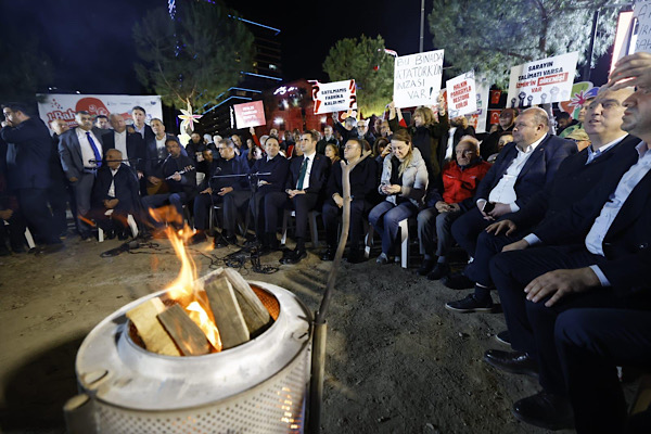 İzmir Meslek Fabrikası önünde nöbet eylemi sürüyor