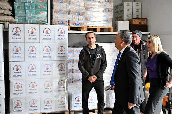 Muratpaşa’dan Ramazan’da gıda ve yemek desteği