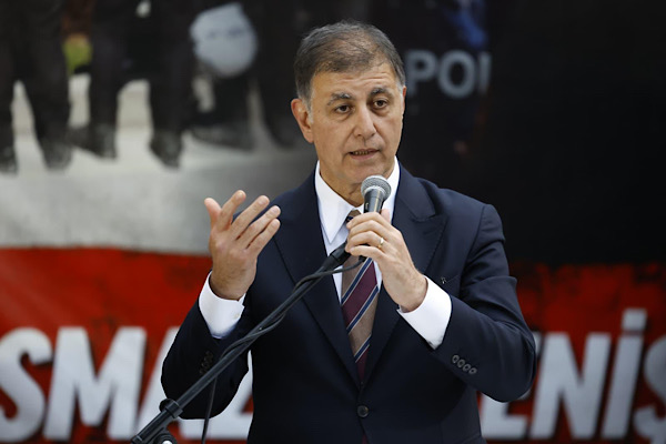 Tugay, 23 Nisan coşkusunu çocuklarla paylaştı