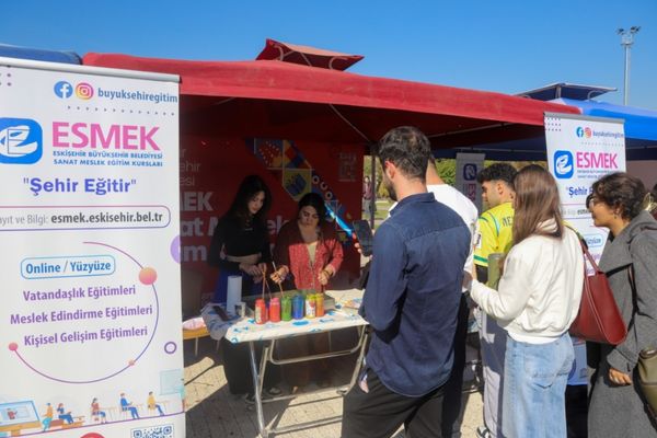 Eskişehir Büyükşehir Belediyesi gençlere bağımlılık farkındalığı desteği verdi