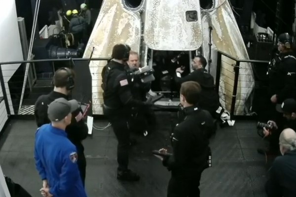 Uzay İstasyonu astronotları sağlık nedeniyle Dünya'ya erken döndü