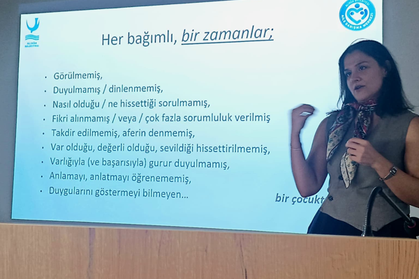 Aliağa Belediyesi’nden ailelere ergenlik iletişimi semineri