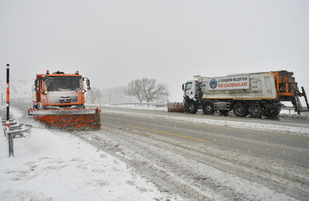 Kayseri'de 300 mahalle yolu ulaşıma açıldı